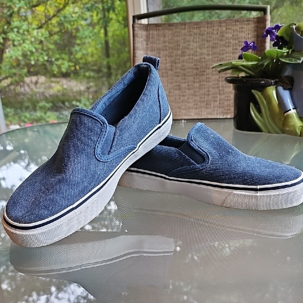 True Craft Casual Blue Slip-On Sneakers Sz 8 Excellent Like New Fall